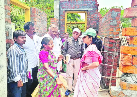 నిర్మాణాలు త్వరగా పూర్తి చేయాలి 