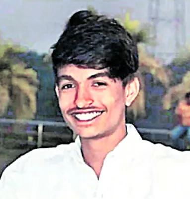 బావిలో పడిన ట్రాక్టర్‌ : యువకుడి దుర్మరణం