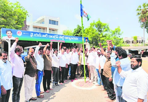 కూటమి పాలనలో అన్ని వర్గాలకు కష్టాలే!