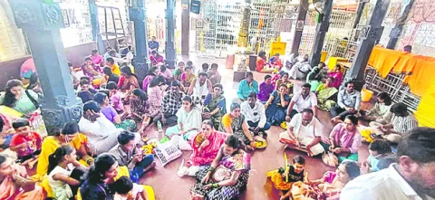 కేతకీలో భక్తుల సందడి