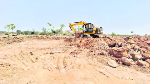 మట్టి మాఫియాకు కాసుల వర్షం 

