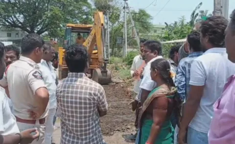 Attempt To Demolish Annadana Building Kj Puram Junction