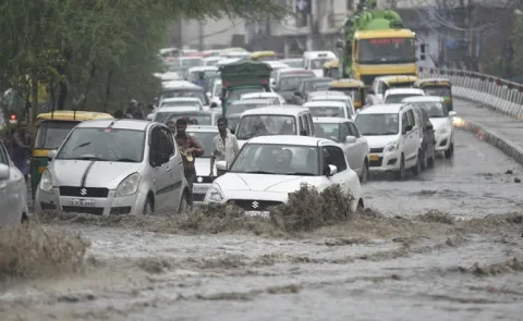 Heavy Rain, Dust Storm In Delhi NCR3