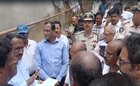 సింహాచలం గోడ కట్టడంపై అధికారుల ఆరా