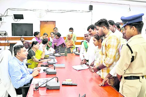 అర్జీలు పెండింగ్‌లో ఉంచొద్దు