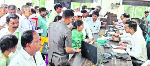 సారూ.. సమస్యలు పరిష్కరించండి 