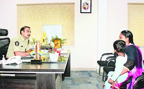 నిర్ణీత గడువులోపు అర్జీలు పరిష్కరించాలి 