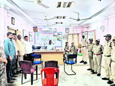 వార్షిక ఆదాయ లక్ష్యాన్ని చేరుకోవాల్సిందే..
