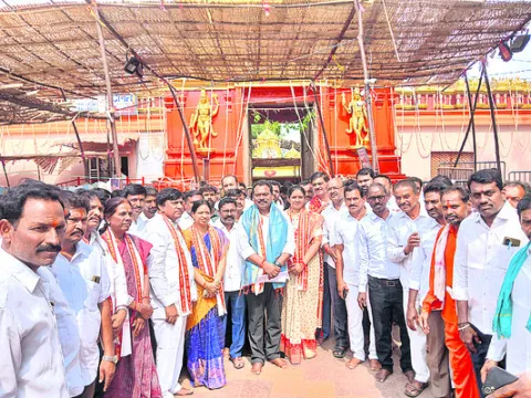 కొండగట్టు ఆలయాన్ని అభివృద్ధి చేయండి