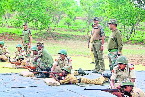 సీఎం పర్యటన ఏర్పాట్లు పరిశీలన 
