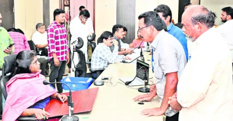 పీజీఆర్‌ఎస్‌లో అర్జీల వెల్లువ 