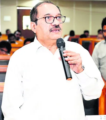 రుణాలకు సిఫార్సులు సరికాదు 
