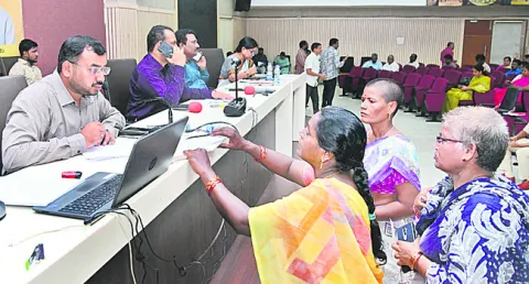 అర్జీదారులను పదే పదే తిప్పుకోవద్దు 