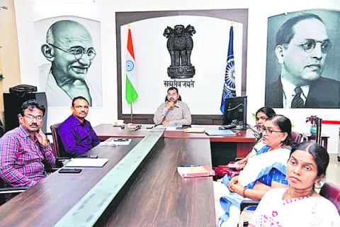పేదల ఇళ్ల నిర్మాణంలో వేగం పెంచాలి 