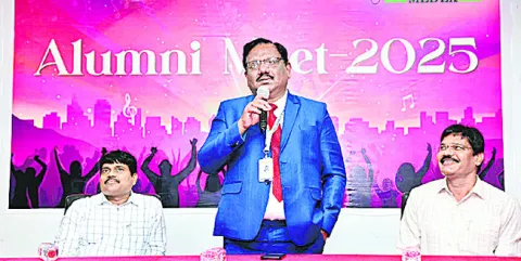 సమాజంలో ఉత్తమ వైద్యులుగా సేవలందించాలి 