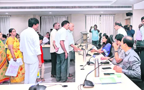 అర్జీలు త్వరగా పరిష్కరించాలి 