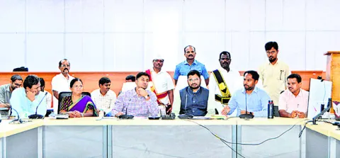 ఇందిరమ్మ ఇళ్ల పనులు పూర్తిచేయాలి