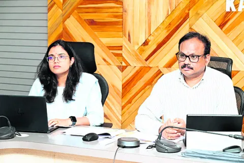 సీఎం జిల్లా పర్యటనను విజయవంతం చేయండి 