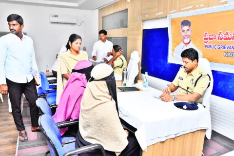 ఫిర్యాదుదారులకు చట్టపరిధిలో న్యాయం చేయండి