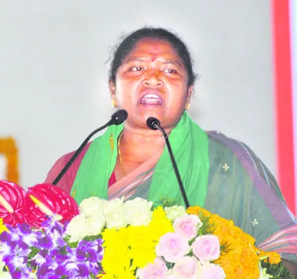 గిరిజనులకు ప్రత్యేక హక్కులు :  మంత్రి సీతక్క 
