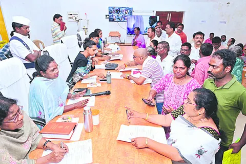 అర్జీల పరిష్కారానికి అధిక ప్రాధాన్యం 