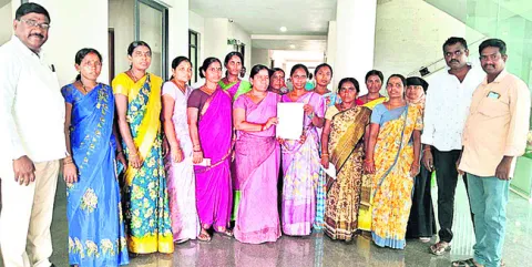 మా భూమి మాకే కేటాయించాలి..
