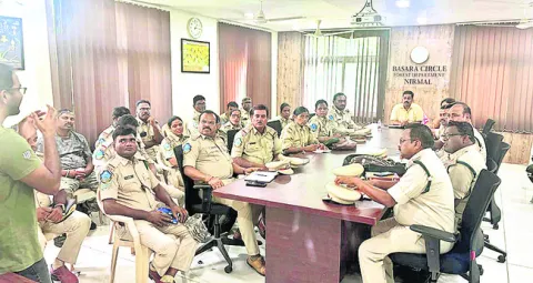 వన్యప్రాణులను సంరక్షించాలి 