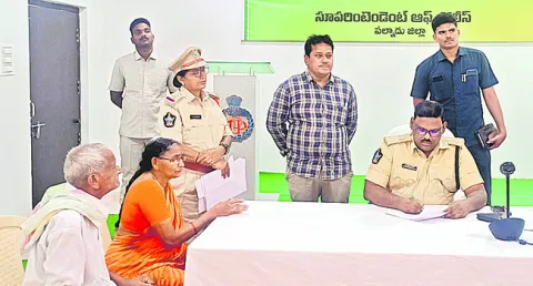 అర్జీలను సత్వరం పరిష్కరించండి