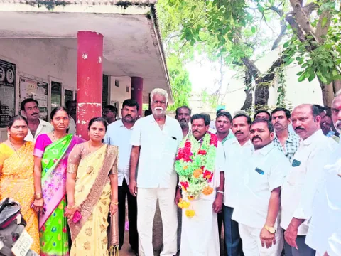 వైఎస్సార్‌సీపీ మద్దతుదారుడి జయకేతనం