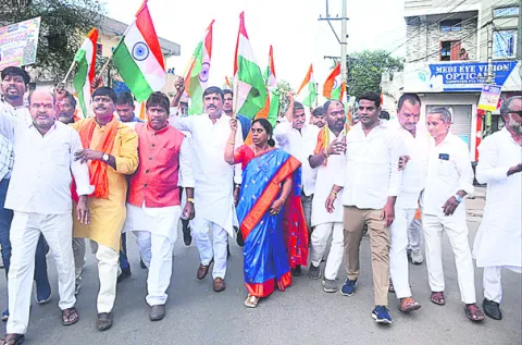 ప్రజావాణిలో 44 అర్జీలు