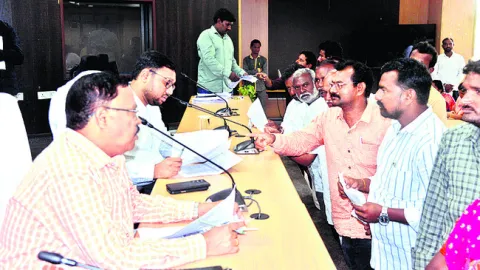 ప్రతి అర్జీని క్షుణ్ణంగా పరిశీలించాలి
