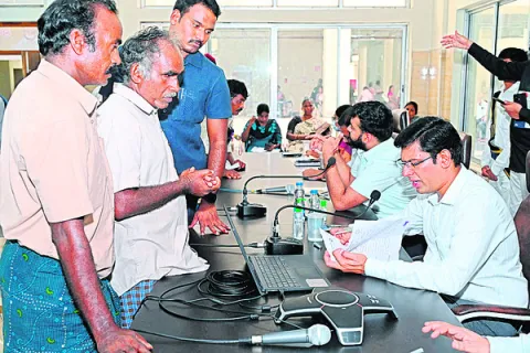 అర్జీదారుల కోసం ఎదురు చూపు! 
