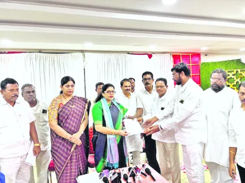 షర్మిలతో కాంగ్రెస్‌ పూర్తి నిర్వీర్యం 