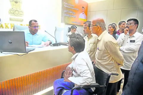 అర్జీల రీ ఓపెన్‌పై కలెక్టర్‌ అసంతృప్తి 