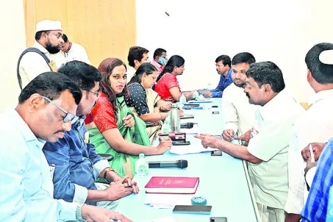 ఆక్రమణలు.. అతిక్రమణలు