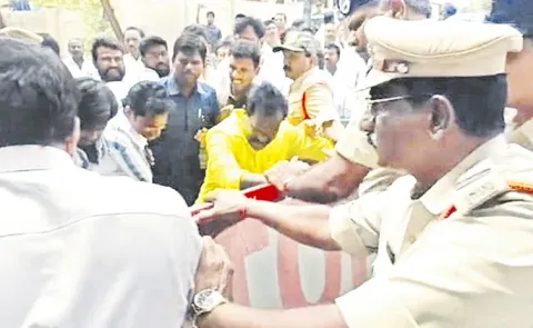  TDP MLA Kolikapudi Srinivasa Rao Overaction at Tiruvuru Municipal Election Center7