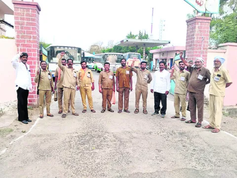 లేబర్‌ కోడ్‌లు రద్దు చేయాలి