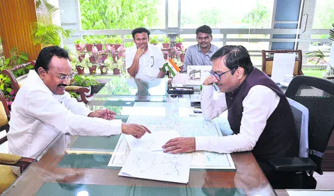 ఆదిలాబాద్‌–గడ్‌చందూర్‌  రైల్వేలైన్‌ ఏర్పాటు చేయాలి●