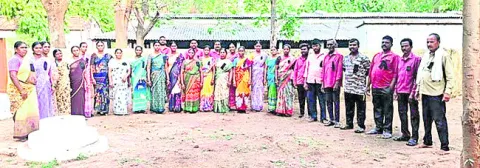 నల్లబ్యాడ్జీలతో ఇఫ్టూ నిరసన