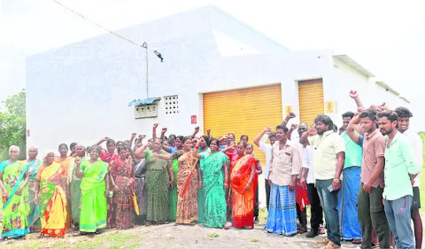 మద్యం దుకాణం ప్రారంభించొద్దు 