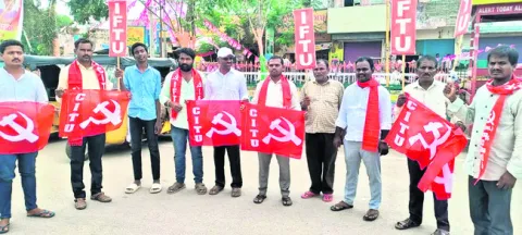 లేబర్‌ కోడ్‌లను రద్దు చేసే వరకు పోరాటం 