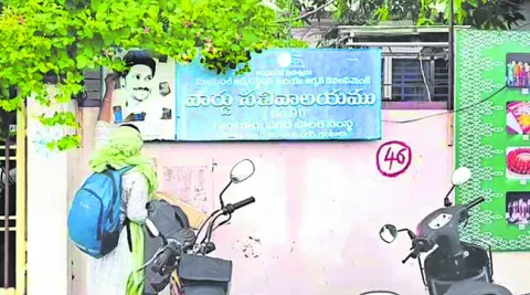వైఎస్‌ జగన్‌ ఫొటో ఉందని సెక్రటరీ సస్పెన్షన్‌