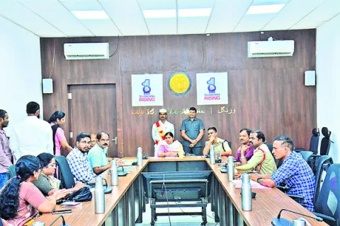 స్కానింగ్‌ సెంటర్లపై దృష్టి సారించాలి