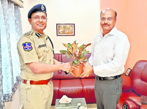 ఎస్సై సంతకం ఫోర్జరీ..