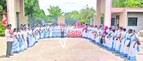 లేబర్‌ కోడ్‌లు రద్దు చేయాలి