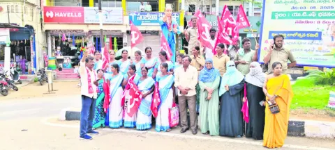 కార్మికుల హక్కుల సాధన కోసం పోరాటం 