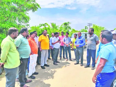 ఎస్‌ఈ చొరవతో విద్యుత్‌ లైన్లకు మరమ్మతులు