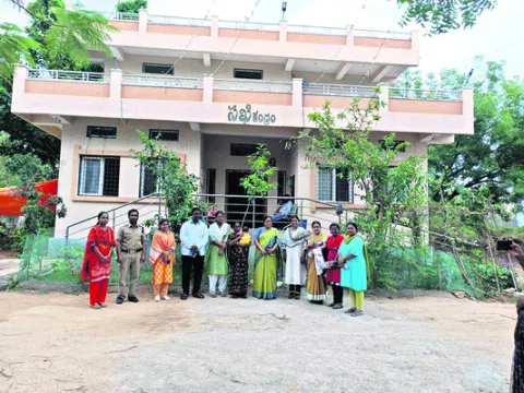 పశ్చిమ బెంగాల్‌కు తల్లి, బిడ్డ తరలింపు 