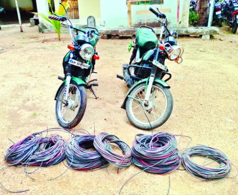 కేబుల్‌ దొంగల అరెస్టు 
