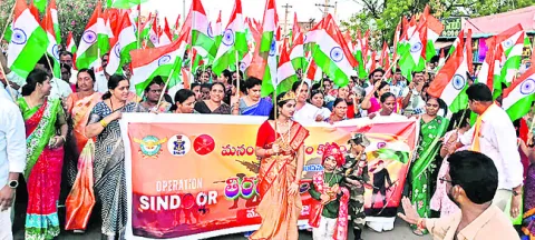 ఘనంగా తిరంగా ర్యాలీ